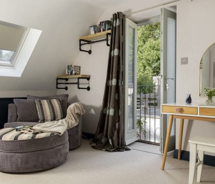The Roarings Primary Bedroom Dressing Room - StayCotswold