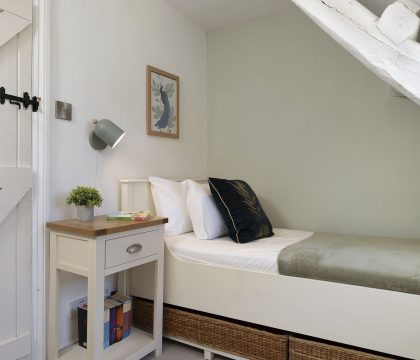 The Roarings Bedroom 5 - StayCotswold