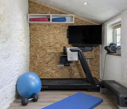 The Roarings Gym - StayCotswold