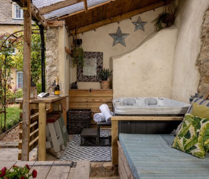 The Roarings Hot Tub - StayCotswold