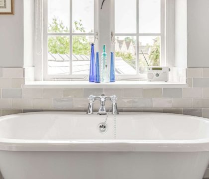 Keeley Cottage Family Bathroom - StayCotswold