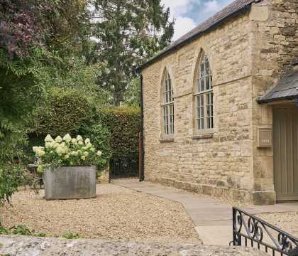 Old Methodist Chapel StayCotswold - Garden