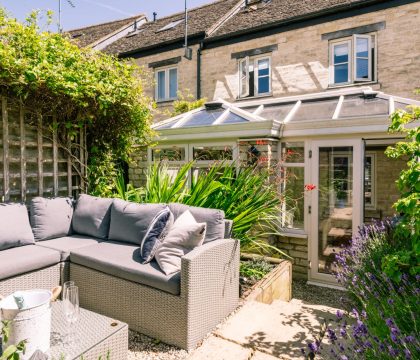 Harvey's Corner Cottage Garden - StayCotswold