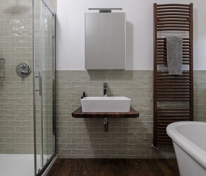 St Mary's Cottage Family Bathroom - StayCotswold