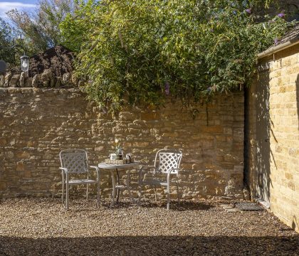 St Mary's Cottage Garden - StayCotswold