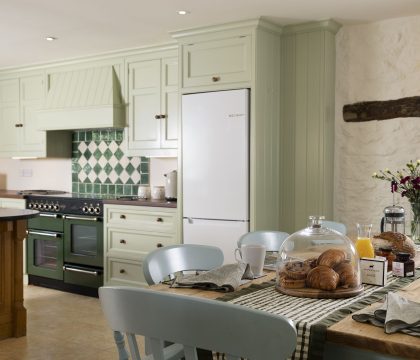 Gable Cottage - StayCotswold Kitchen