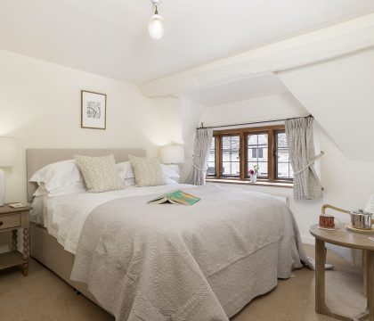 Gable Cottage - StayCotswold Bedroom 2