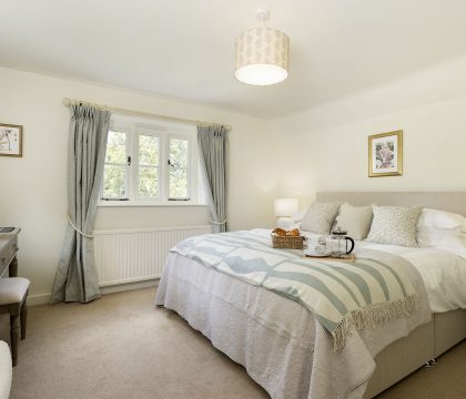 Gable Cottage - StayCotswold Primary Bedroom