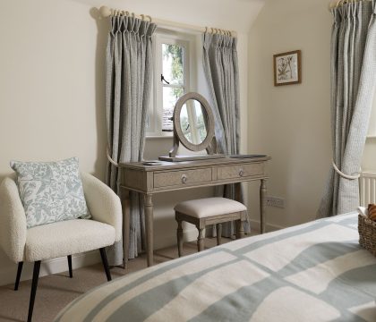 Gable Cottage - StayCotswold Primary Bedroom