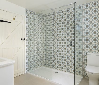 Gable Cottage - StayCotswold Primary Bedroom Ensuite
