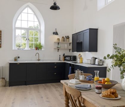 Old Methodist Chapel StayCotswold - Kitchen