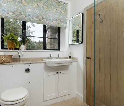 Old Methodist Chapel StayCotswold - bathroom