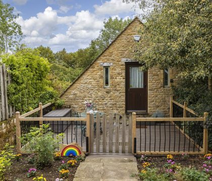 Rainbow Barns Balcony - StayCotswold