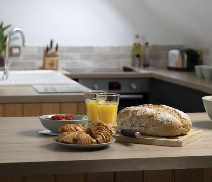 Rainbow Barns Kitchen - StayCotswold