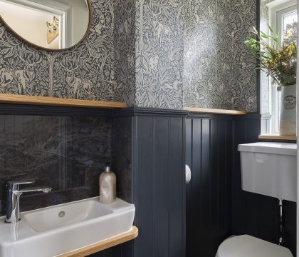 Mallard House Cloakroom - StayCotswold