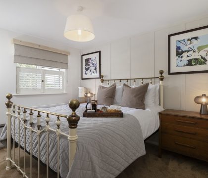 Mallard House Primary Bedroom - StayCotswold
