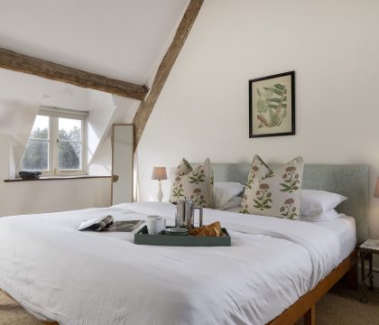 Bea's Cottage Primary Bedroom - StayCotswold