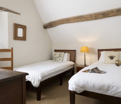 Bea's Cottage Bedroom 2 - StayCotswold