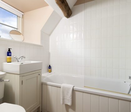 Bea's Cottage Bathroom - StayCotswold