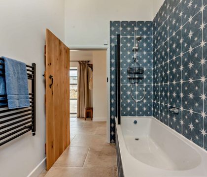 Fox Family Bathroom - StayCotswold