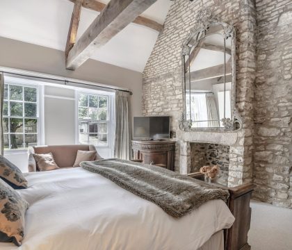 The Brewery Master Bedroom - StayCotswold