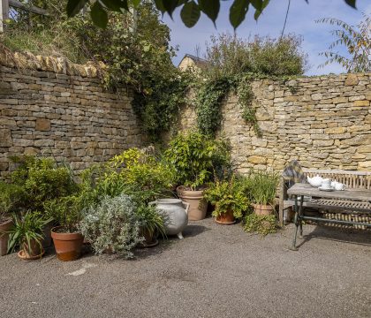 Courtyard House Outside - StayCotswold
