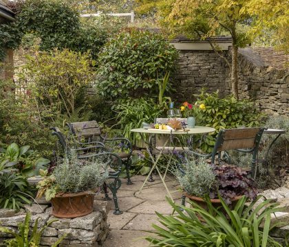 Courtyard House Outside - StayCotswold