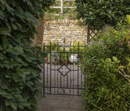 Courtyard House Outside - StayCotswold