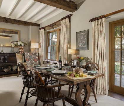 Courtyard House Sitting/Dining Room - StayCotswold