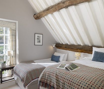 Courtyard House Bedroom 2 - StayCotswold