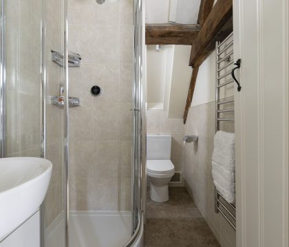 Courtyard House Shower Room - StayCotswold