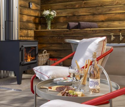 Mossy Deck - StayCotswold