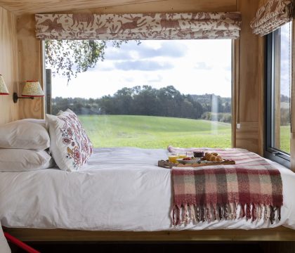 Rosy bedroom - StayCotswold