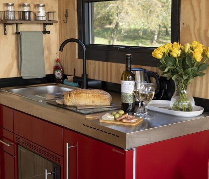 Rosy kitchen - StayCotswold