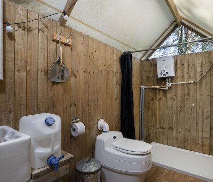 Bibury shower - StayCotswold